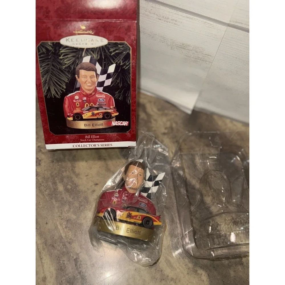 Hallmark keepsake Ornament Bill Elliott Stock‎ Car Champions Collector's Series